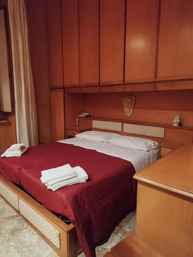 Napoli Residenza Castiglia Apartman 0*, Nápoly
